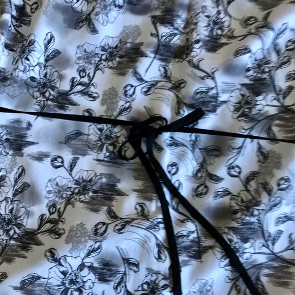 Absolute medium scrub top - Picture 3 of 3